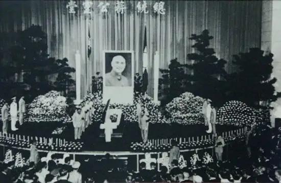 尼克松访华问主席：您有什么特长，听到答案，尼克松向他鞠了一躬