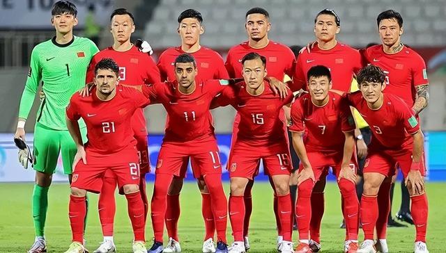 国足大换血！李霄鹏亲承老队员离队，今晚结果关乎2026世界杯