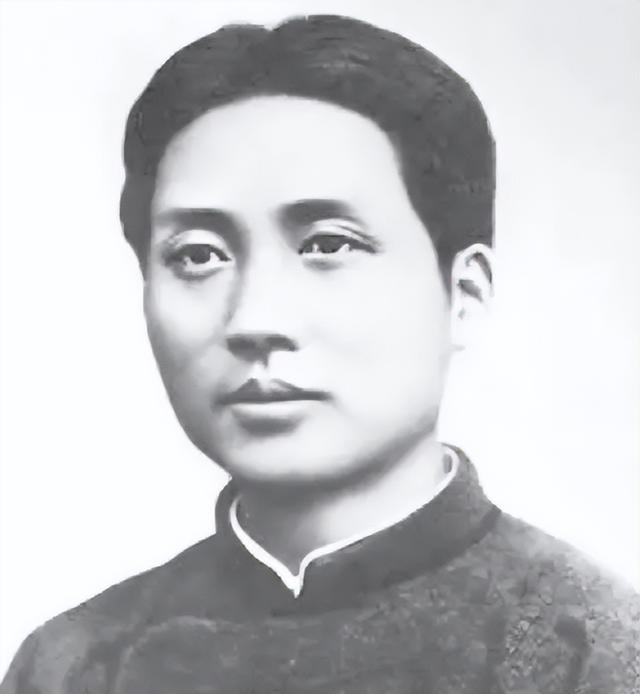 毛主席原配逝世多年，毛氏族谱记载：杨开慧之子毛岸龙作为其子