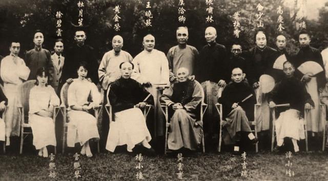山东滕县的小放牛娃，是如何成为青帮大佬，还做了蒋介石师父的？