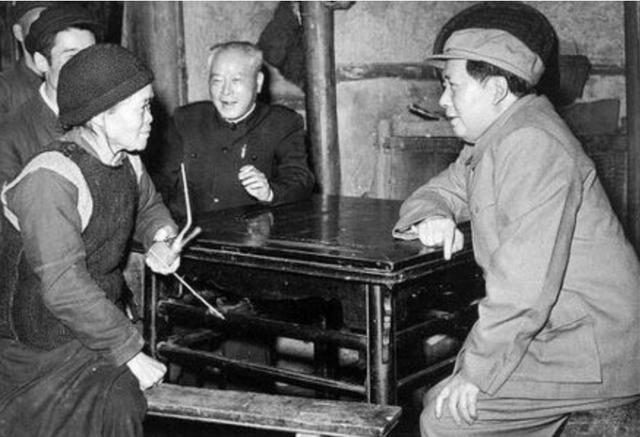 55年浙江一农民朝毛主席专列扔石头，被捕后，该如何处置？