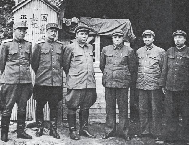 1951年陈赓从朝鲜回国，受邀参加舞会，过程中突然大喊“救命啊”