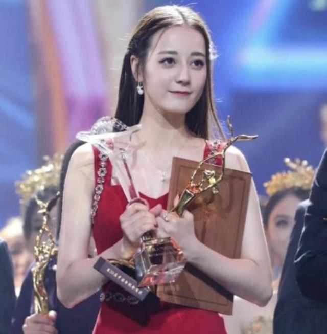 18次上春晚，却“封杀”自己、痛批同行，有钱不赚偏要得罪人？