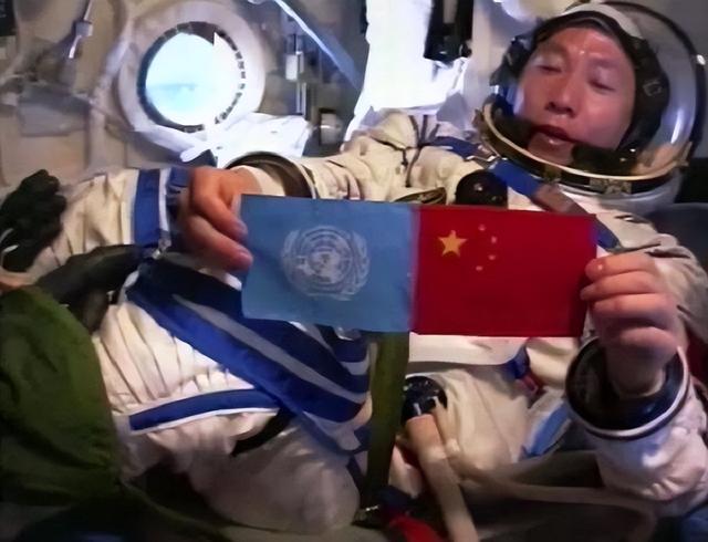 苦训24年无缘“飞天”，航天员邓清明：人生最坏，不过是大器晚成