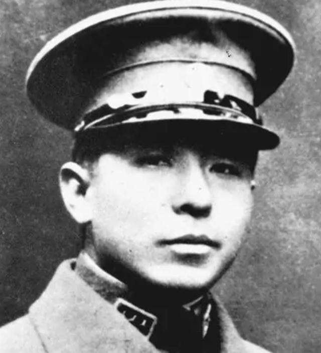 于凤至和赵一荻临终前，都交待为张学良留墓穴，张学良最后选择谁