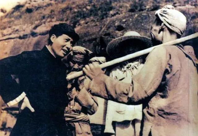 重庆谈判时期，戴季陶出言嘲讽毛主席，毛主席的回复引起一片掌声