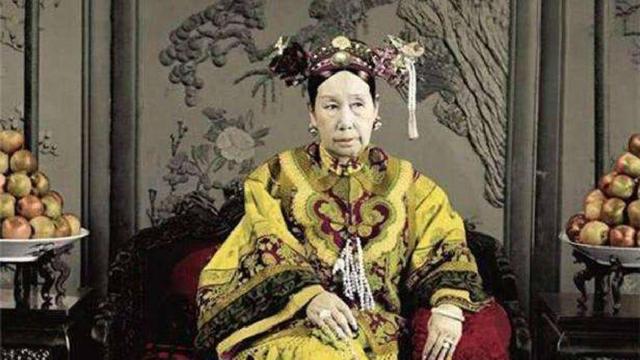 1983年，一群考古人员进入慈禧的墓室，专家在棺材里发现了什么？