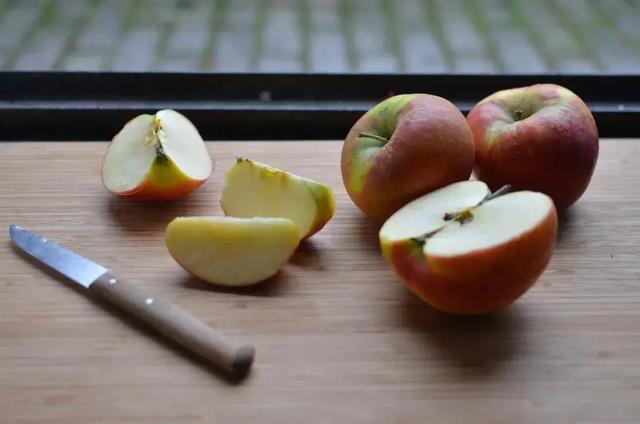 苹果太甜，糖尿病患者不能吃？全天中什么时候吃苹果最好？