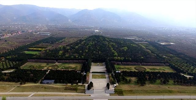 1996年，中德双方对秦始皇陵核磁扫描，发现了一个巨大陪葬坑