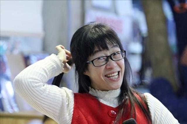 带着残疾嫁人的余秀华，婚后生子还被嫌弃，成名后给钱给房要离婚