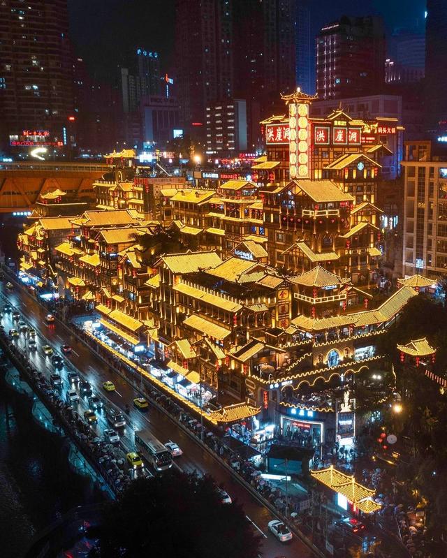 36張圖看奇妙世界，越南女孩穿課本封面T恤，尼泊爾迎面拍的雪崩