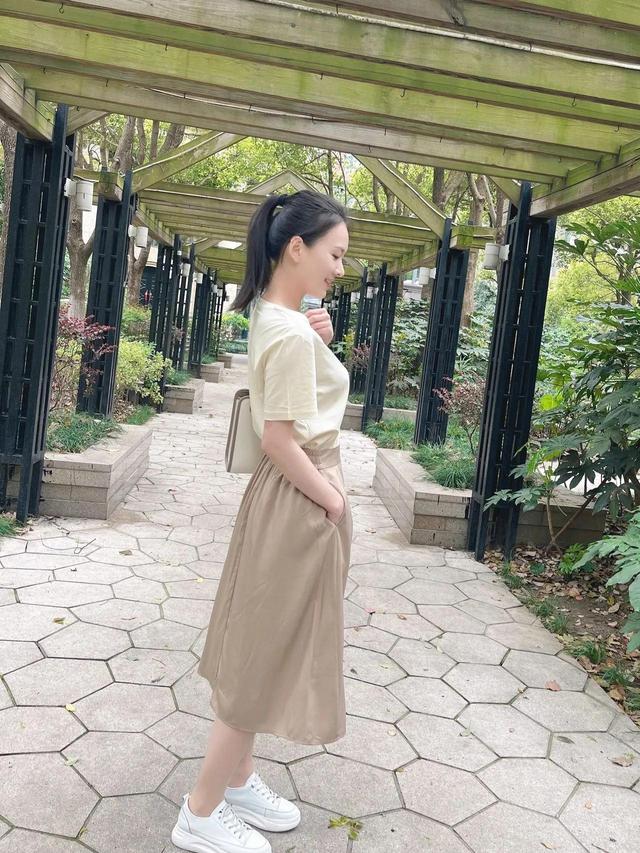 女人的优雅来自时光的雕琢