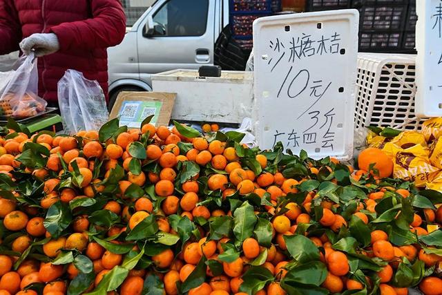 这个早市接地气！水果品种多特便宜，旁边还有特大市场，啥啥都有7