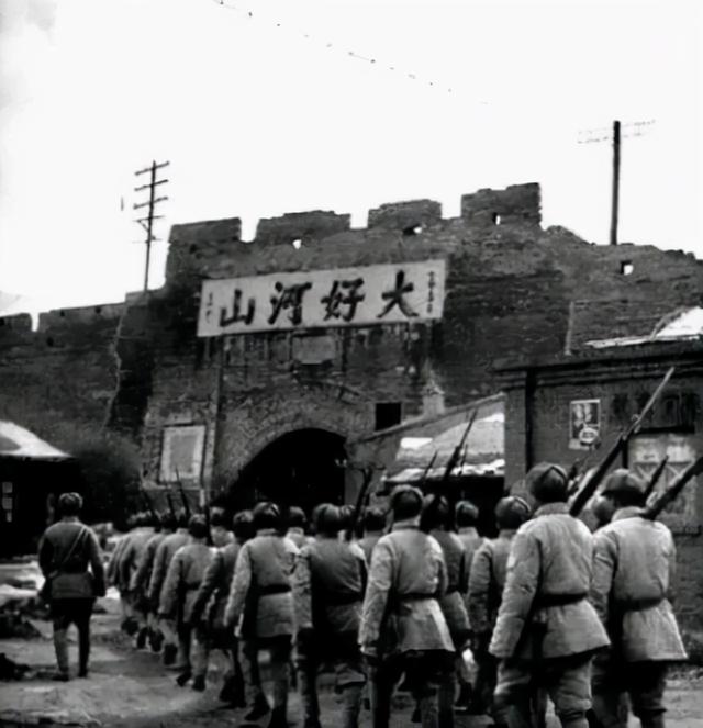 1951年，一个盗墓贼，无意中牵出炸毁志愿军军列的大阴谋