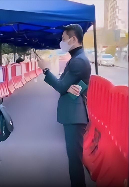 上海人做核酸，堪称时装秀