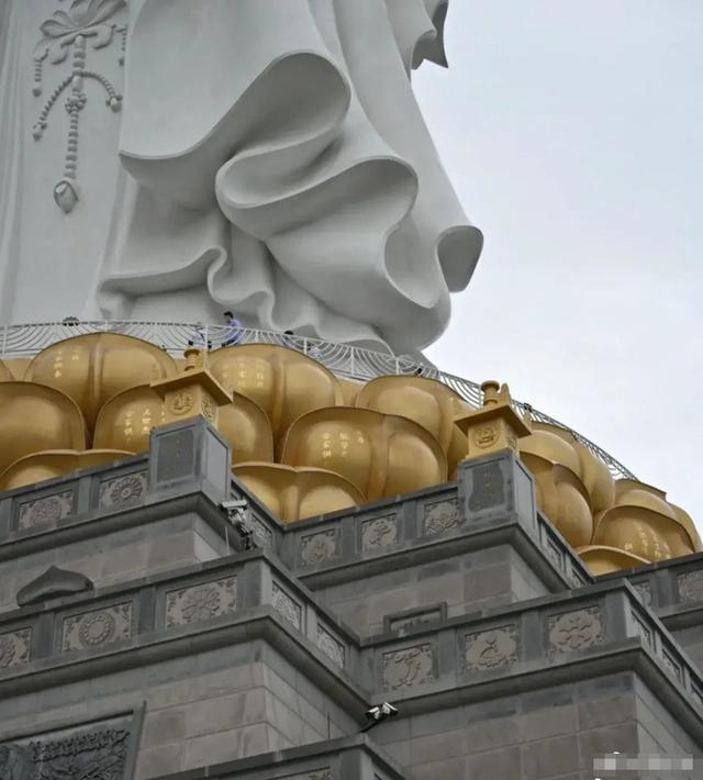太豪气！曝张学友花108万在观音底座上刻字，全家名字占中心位置