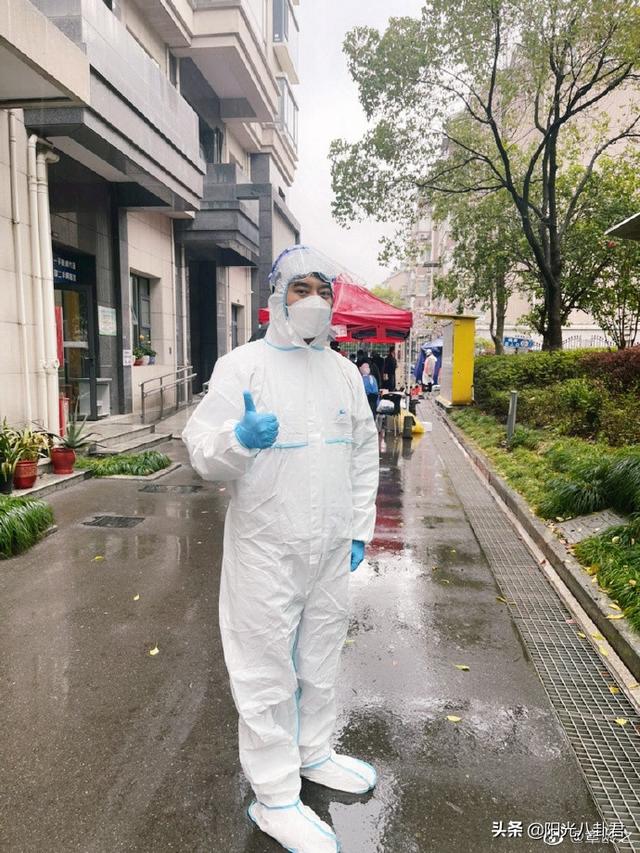 上海疫情明星众生相：刘嘉玲穿6万元卫衣自拍，彭于晏被邻居追星
