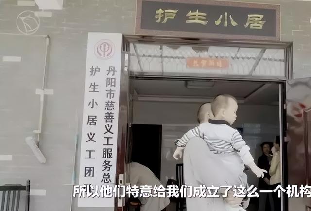 释永信为何被质疑？把他和道禄法师放在一起看，答案就出来了