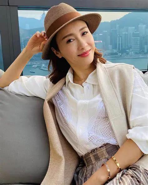 5位百亿豪门女主人,普通女孩嫁入豪门,有人靠装纯,有人靠实力