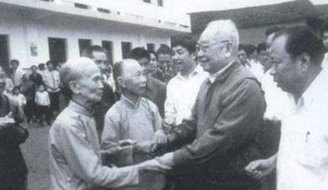 1989年叶飞访问菲律宾，临行前向中央提出请求：希望可以回乡扫墓
