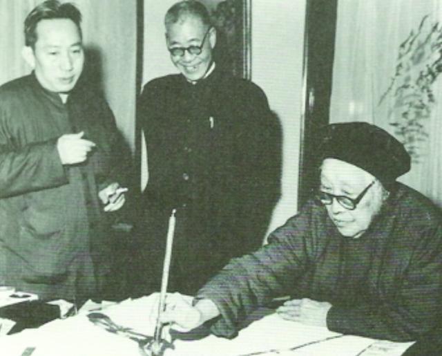 1972年，何香凝临终恳求不火化遗体，周恩来含泪答应：不烧，不烧