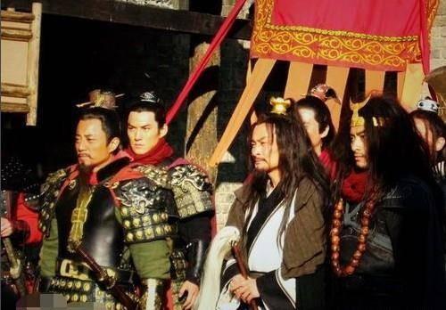 演员景冈山：因喝酒跟妻子离婚，再婚后仍不知悔改，今成酒蒙子