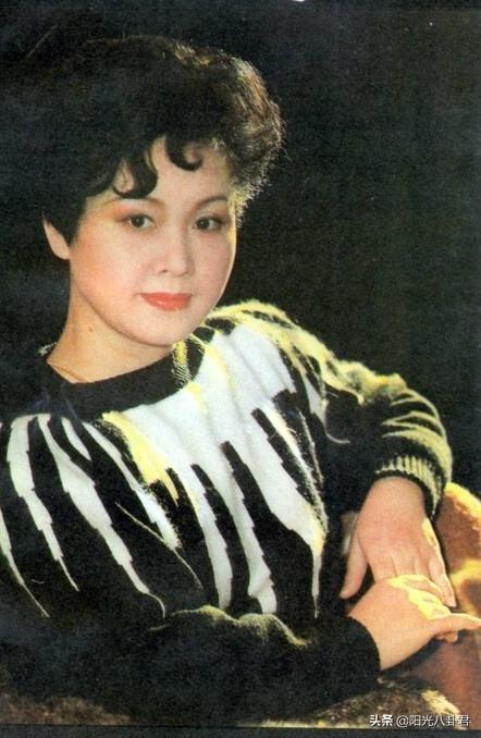 77岁李谷一第20次上春晚，背后的故事是沧桑，母女不亲、师生不和