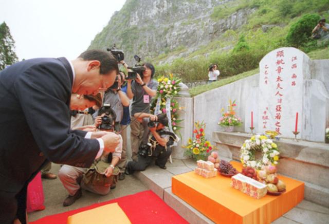 蒋经国私生子认亲路：奔波60年，熬至蒋家辈分最大，成功认祖归宗
