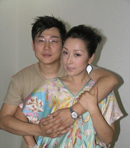 50岁孙悦晒出生时老屋，被儿子吐槽像鬼屋，17年前嫁身家10亿富商