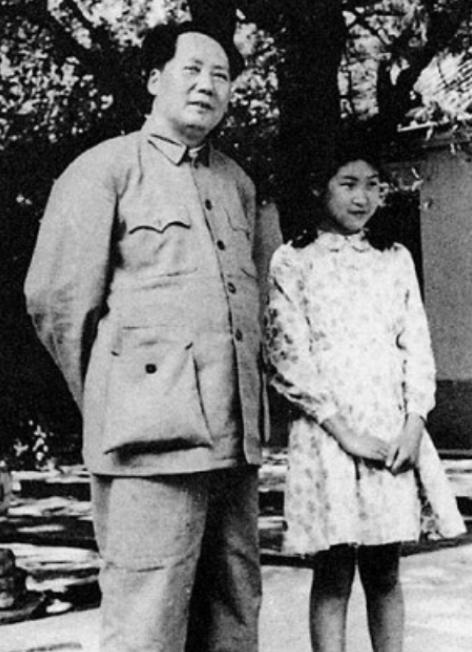 76年毛主席逝世，李敏要求守灵遭拒，最后排队进入灵堂同主席告别