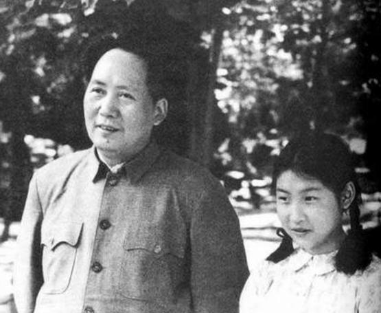 1950年毛主席身边有4个子女？李敏大笑：因为江青妈妈老想挤进来