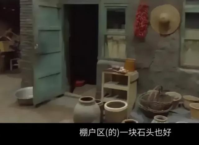 这部电视剧太有年代感了，摄影人不愿放过每一帧