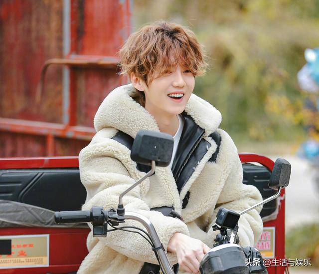 鹿晗在五哈最新一期穿的卫衣(鹿晗五哈第一季第七期同款发型)