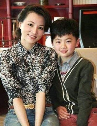 央视一姐董卿：现任老公因债务危机失联三个月，她该怎么办？