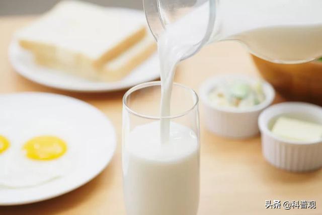 已辟谣！光明牛奶能喝，但央视曝光的“假牛奶”，尽量不要去碰