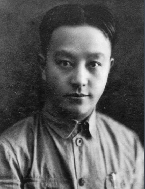 1935年的遵义会议，关键一票改变中国命运，是谁投给了毛主席？