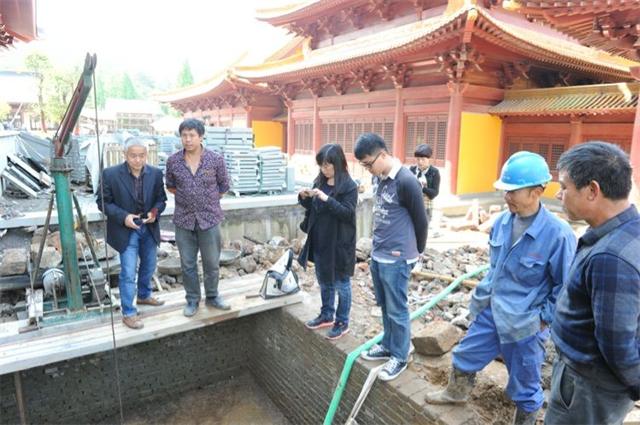 2016年浙江发现千年古井，抽干井水后，珍贵文物露出，振奋人心