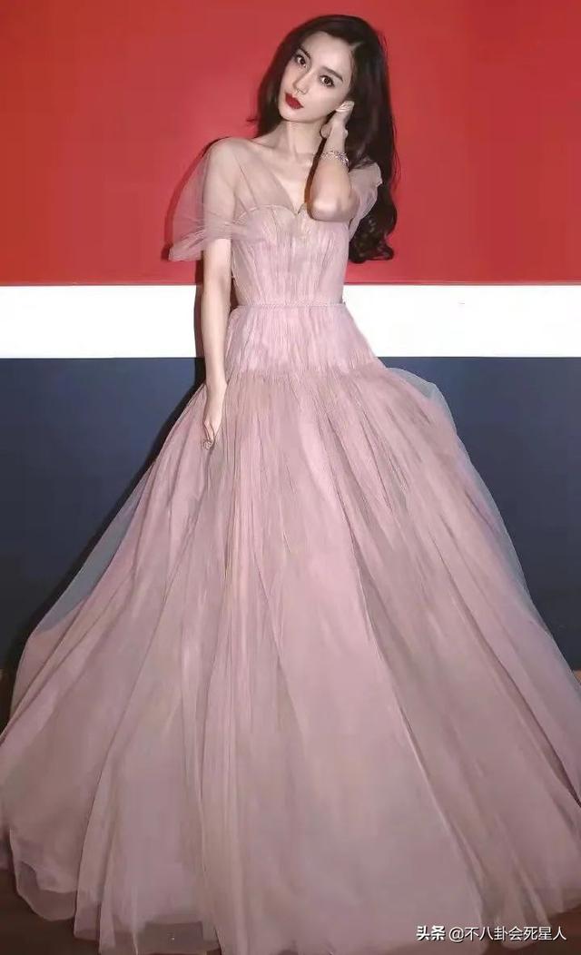 六,一袭粉裙惊艳中日韩:angelababy