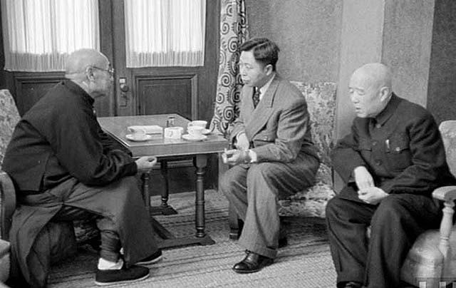 1951年，阎锡山小儿子为了二嫂放弃前程，后赴美开酒馆兼职保险员
