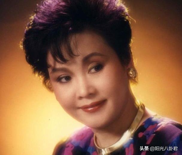77岁李谷一第20次上春晚，背后的故事是沧桑，母女不亲、师生不和