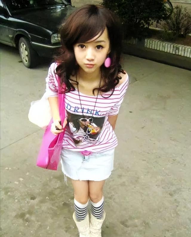 然而就是这个曾经制霸非主流空间的女神,时隔多年后却变成了单身妈妈