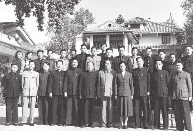 毛主席托人邀李连成回中南海过年，见面后主席：你是不是把我忘了
