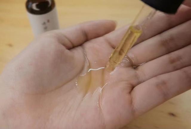 先放身体乳还是先放精油