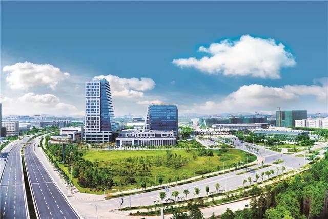 近30年，武汉只领先了成都2年，这30年武汉都经历了什么？