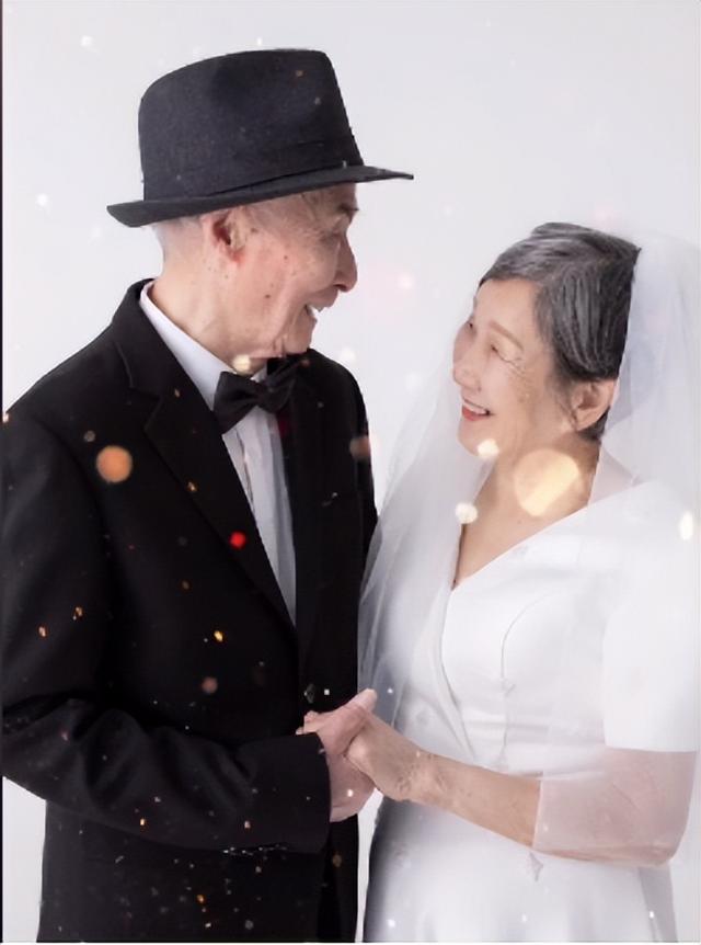 雪瑞姑姑：“冻龄奶奶”走红网络，抖音第一富婆，62岁活成18模样