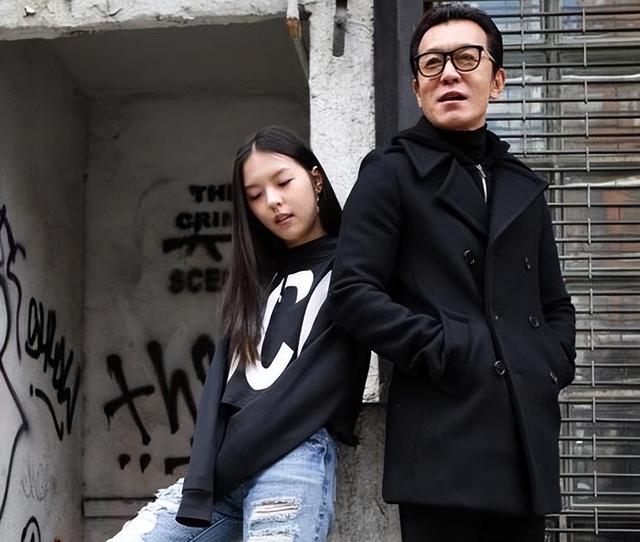 李咏妻子分享女儿最新动态：老公离世快4年，女儿也长大成熟了