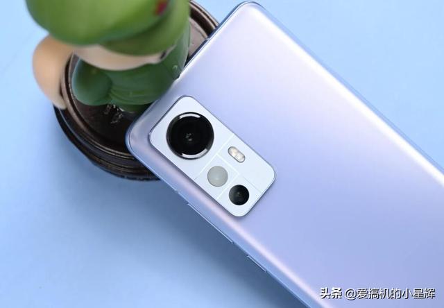 iPhone SE3跌至“新低价”，A15+全网通5G，网友却开始纠结了