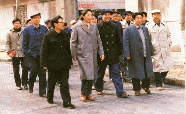 陈慕华：国军少将之女，成为中国第二位女副总理，却也有遗憾