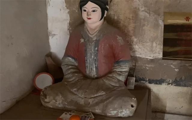 山西一座千年古寺，出現一尊女肉身菩薩，身上散發著香氣