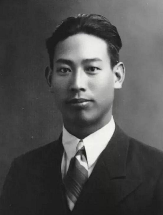 许光达逝世后，骨灰盒安置引发争议，毛主席：放到它应该放的地方